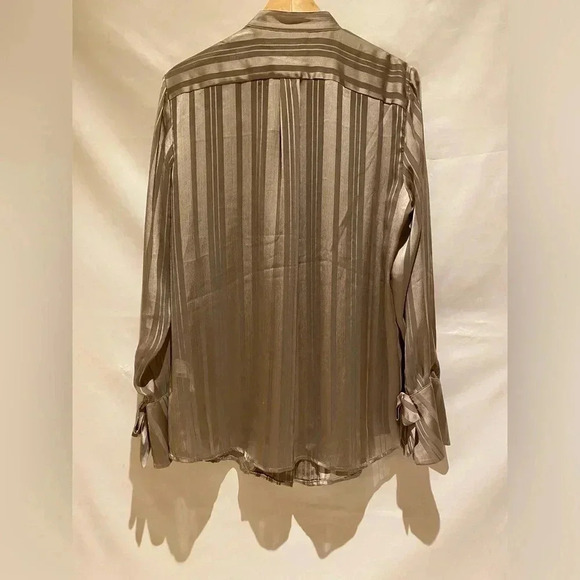 Banana Republic Long-Sleeved Dillon Blouse with Tie Cuffs, size L, NWT. - Picture 2 of 8